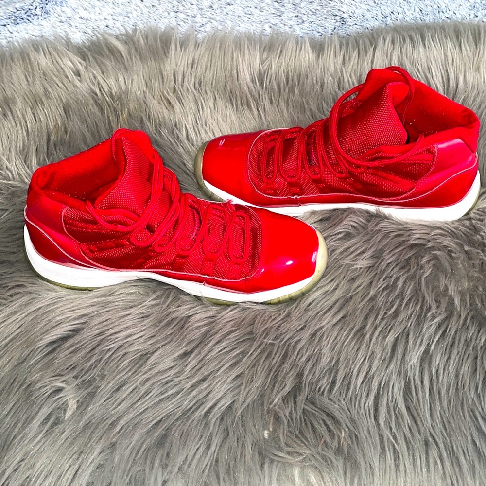 Jordan 11 retro red